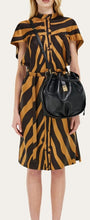 Load image into Gallery viewer, Hug bucket bag