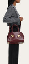 Load image into Gallery viewer, Hug handbag (M)
