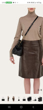 Load image into Gallery viewer, Ferragamo Soft-Bag (M)