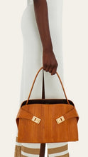 Load image into Gallery viewer, Hug soft bicolor shoulder bag (M)