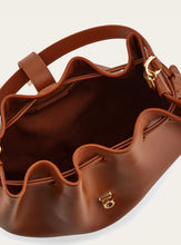 Load image into Gallery viewer, Hug bucket bag