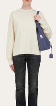 Load image into Gallery viewer, V-shaped hobo bag (M)