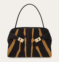 Load image into Gallery viewer, Hug soft bicolor shoulder bag (M)