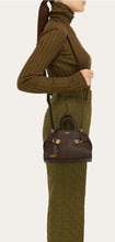 Load image into Gallery viewer, Hug bicolor handbag (XS)