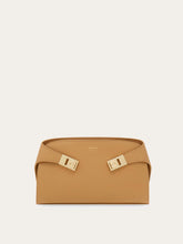 Load image into Gallery viewer, Hug Crossbody Bag in Light Camel
