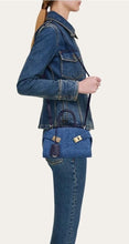 Load image into Gallery viewer, Hug handbag (XS) in denim
