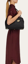 Load image into Gallery viewer, Hug soft bicolor shoulder bag (M)
