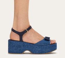 Load image into Gallery viewer, Selna Iconic bow platform sandal
