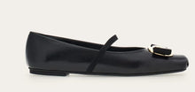 Load image into Gallery viewer, Zina (New Vara plate ballet flat in Black)

