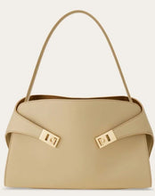 Load image into Gallery viewer, Hug soft bicolor shoulder bag (M)
Color: Stone/Burnt ocher
