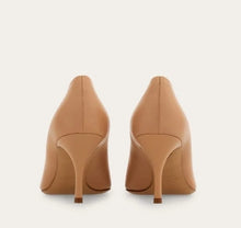 Load image into Gallery viewer, Lara pump in Amaretti
