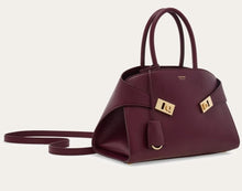 Load image into Gallery viewer, Hug handbag (M)
