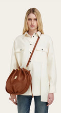 Load image into Gallery viewer, Hug bucket bag
