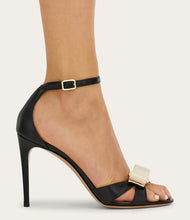 Load image into Gallery viewer, Roxy 1 in Black/Mascarpone
