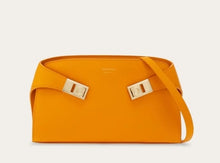 Load image into Gallery viewer, Hug mini crossbody bag
