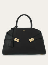 Load image into Gallery viewer, Hug Handbag in Black (L)
