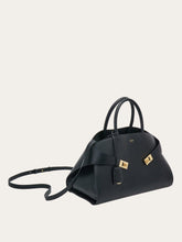 Load image into Gallery viewer, Hug Handbag in Black (L)
