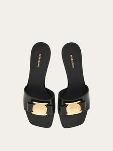 Zelie in Nero