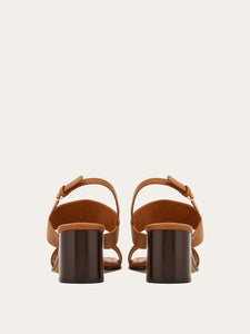 Lou in Tan