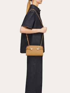 Hug Crossbody Bag in Light Camel