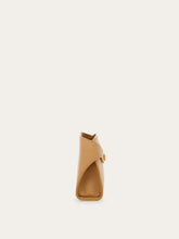Load image into Gallery viewer, Hug Crossbody Bag in Light Camel
