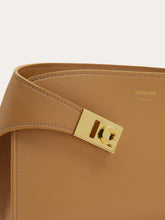 Load image into Gallery viewer, Hug Crossbody Bag in Light Camel
