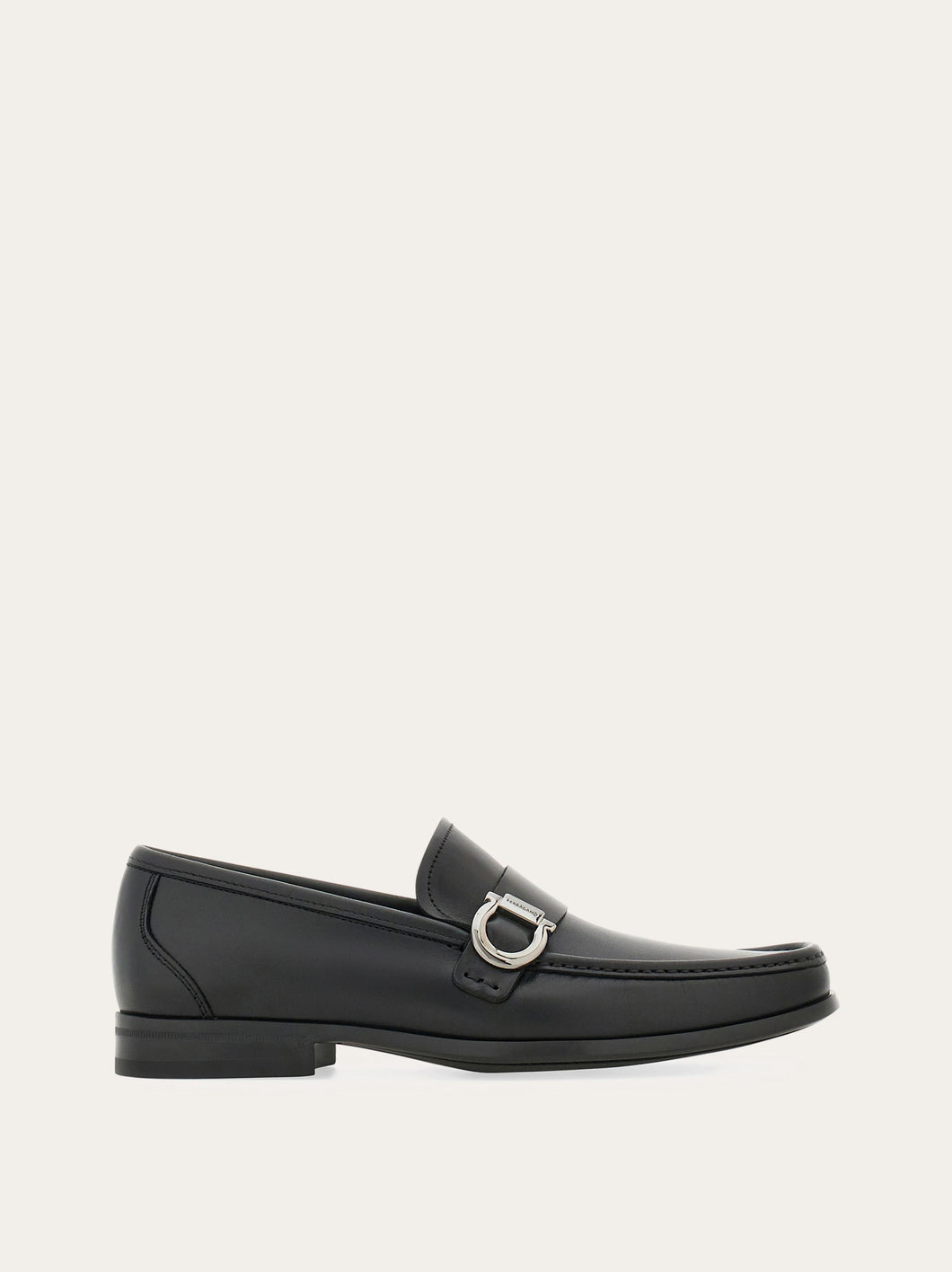 Caspian in Nero