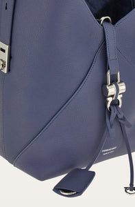 V-shaped hobo bag (M)