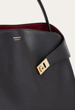 Load image into Gallery viewer, Hug soft bicolor shoulder bag (L)
