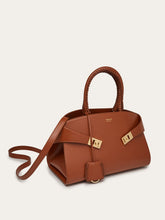 Load image into Gallery viewer, Hug Handbag in Cognac (M) (Pre-sale)
