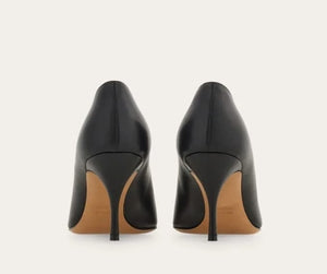 Lara pump in Nero