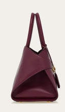 Load image into Gallery viewer, Hug handbag (M)
