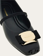 Load image into Gallery viewer, Zina (New Vara plate ballet flat in Black)
