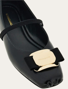 Zina (New Vara plate ballet flat in Black)