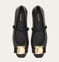 Load image into Gallery viewer, Zina (New Vara plate ballet flat in Black)
