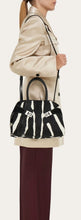 Load image into Gallery viewer, Hug handbag bicolor (M)
