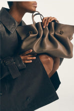 Load image into Gallery viewer, Ferragamo Soft-Bag (M)

