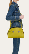 Load image into Gallery viewer, Hug soft bicolor shoulder bag (M)
