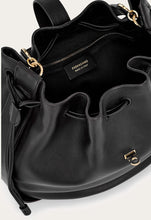 Load image into Gallery viewer, Hug bucket bag
