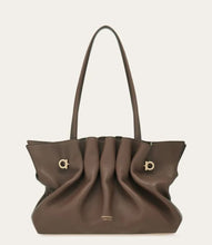 Load image into Gallery viewer, Ferragamo Soft-Bag (M)
