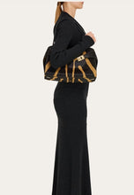 Load image into Gallery viewer, Hug soft bicolor shoulder bag (M)
