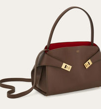 Load image into Gallery viewer, Hug soft bicolor shoulder bag (M)
Color: Clay/Flame red (Pre-sale)
