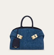 Load image into Gallery viewer, Hug handbag (XS) in denim
