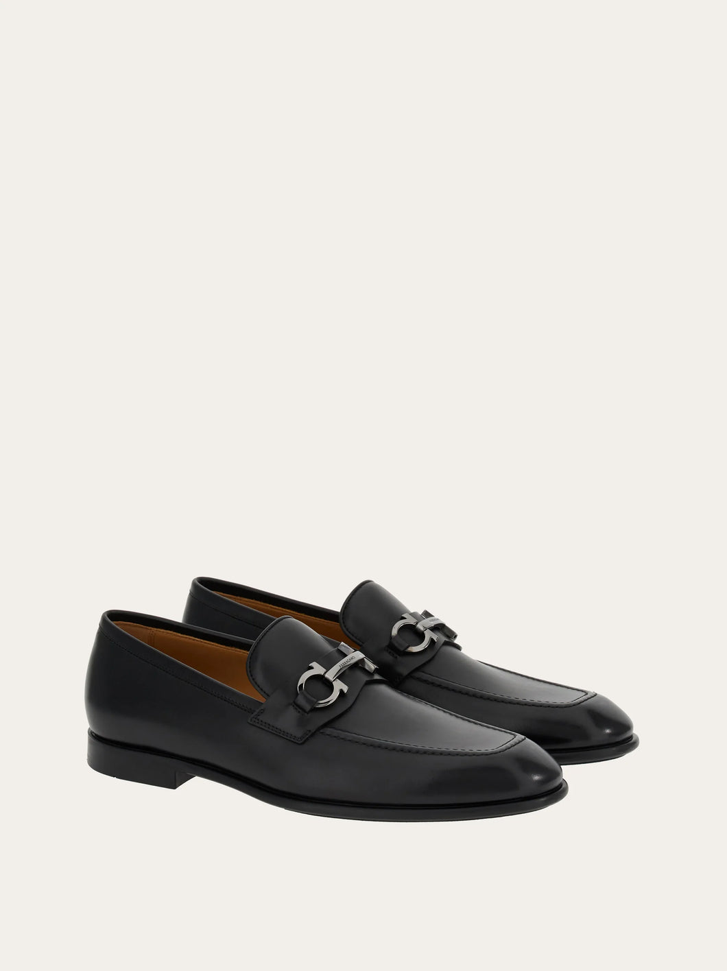 Foster in Nero