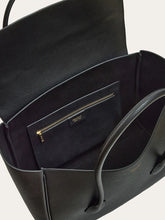 Load image into Gallery viewer, East-West Tote Bag in Black (L)
