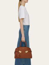 Load image into Gallery viewer, Hug Handbag in Cognac (M) (Pre-sale)
