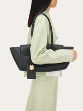 Load image into Gallery viewer, East-West Tote Bag in Black (M)
