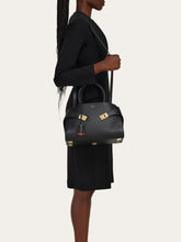 Load image into Gallery viewer, Hug Handbag in Black/Flame Red (M)
