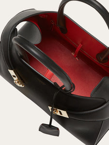 Hug Handbag in Black/Flame Red (M)
