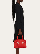 Load image into Gallery viewer, Hug Handbag in Flame Red (M)
